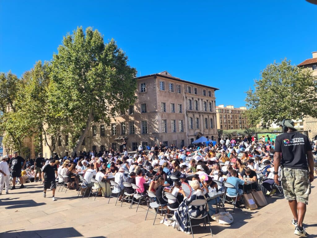 À Marseille, la dictée joue collectif et bat le record du monde
