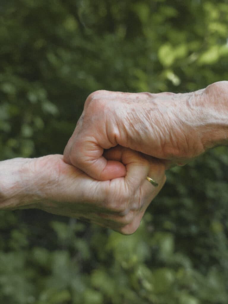 Comme l’arbre que nous admirons, l’être humain aussi vieillit