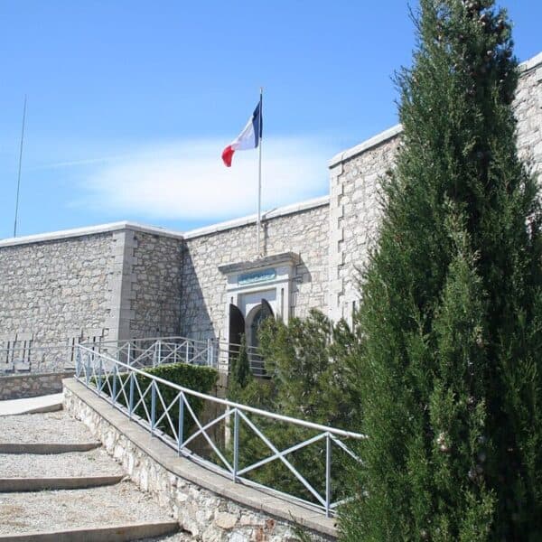 Quand les lieux de mémoire prennent le relais des témoins
