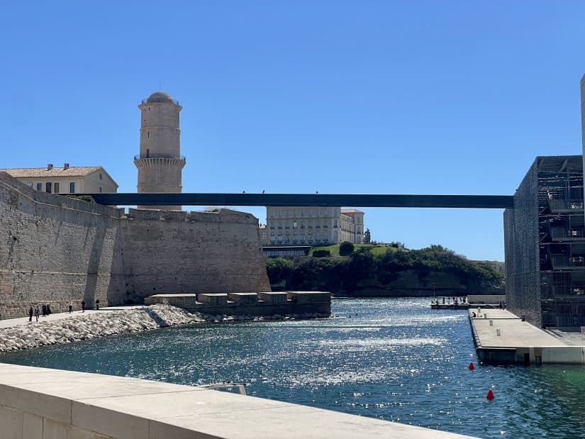 Au Mucem, un micro-collège accueille les ados en souffrance