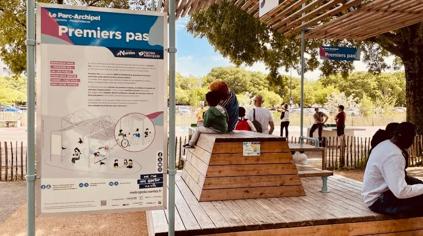 Un banc parental remet mamans et bébés au cœur de l’espace public