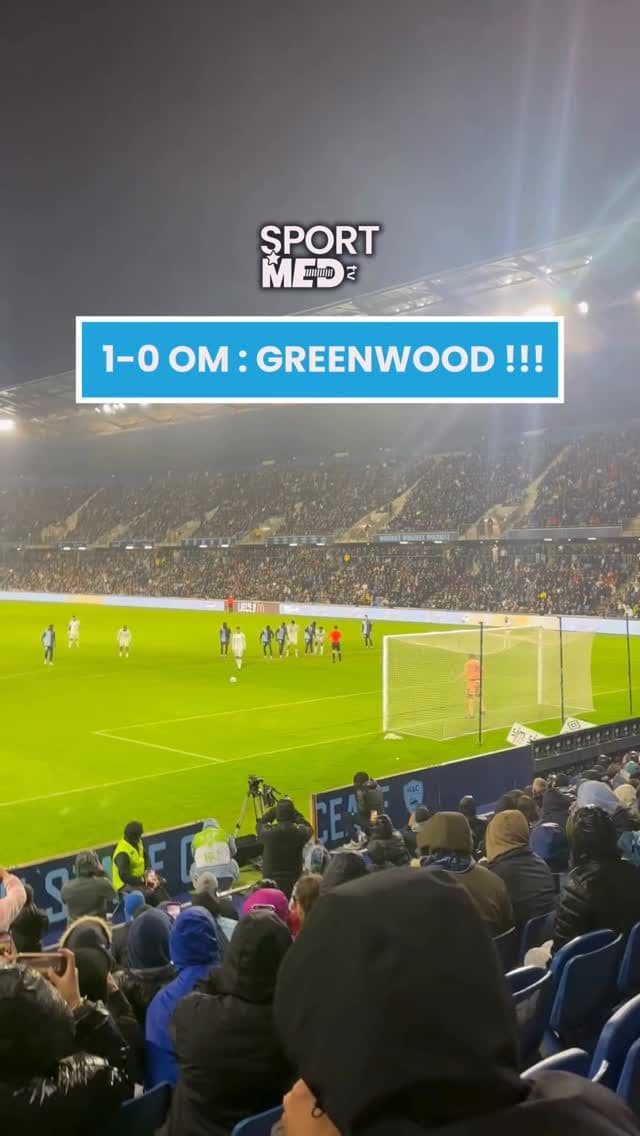 ÇA EXPLOSE DE JOIE EN TRIBUNES HAVRAISES SUR LE PÉNO DE GREENWOOD 😍😁🤍💙
🎥...