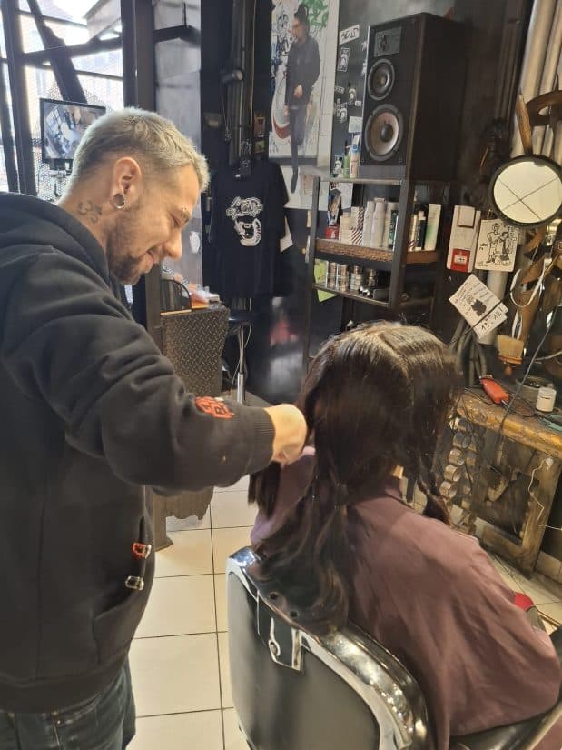 Quand les cheveux coupés finissent en perruques plutôt qu’à la poubelle